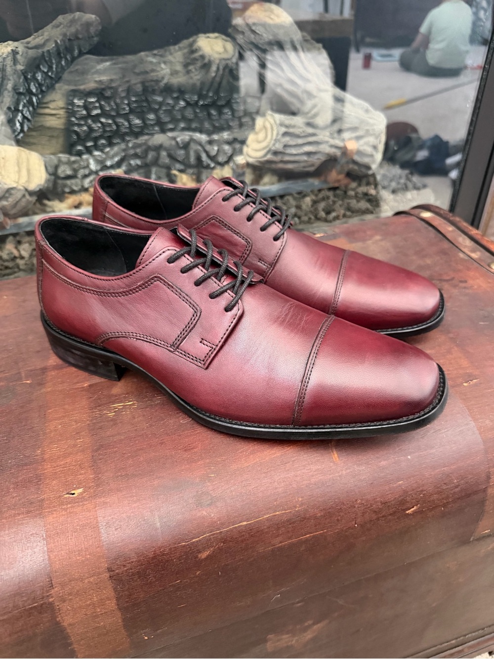 Johnston & Murphy Men's Novick Cap Toe Oxford shoes in burgundy size 9.5